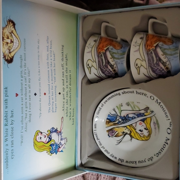 paul cardew Dining Nib 65 Ounce Cup And Saucer Alice In Wonderland